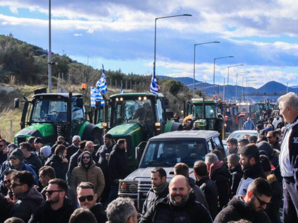 Τσιάρας μετά τη συνάντηση με τους αγρότες: «Η κοινωνία δεν μπορεί να συνεχίσει να ταλαιπωρείται»