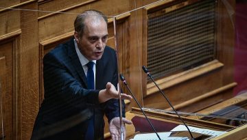 Βελόπουλος: Διαλύετε το στράτευμα με νόμο και διχάζετε τον στρατό