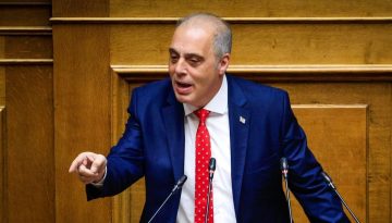 Βελόπουλος κατά Καρυστιανού: «Πρώτοι αποκαλύψαμε τα Τέμπη, πρώτοι είπαμε για τα Τέμπη και θα είμαστε με τους συγγενείς»