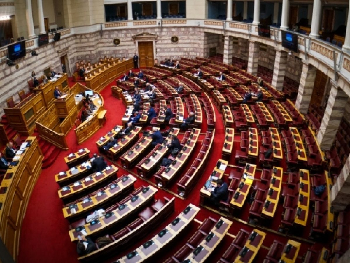 Βουλή: Ακραίες κορώνες στη συζήτηση για το αγροτικό, αιχμές από την αντιπολίτευση για την απουσία Μητσοτάκη