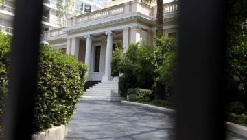 Ξεκίνησε η συνάντηση του Μητσοτάκη με την 31μελη αντιπροσωπεία των αγροτικών μπλόκων