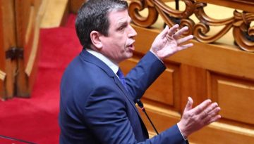 “Άσε μας κουκλίτσα μου”: Επεισόδιο μεταξύ Καιρίδη και Κωνσταντοπούλου στη Βουλή – Η παρέμβαση Δένδια