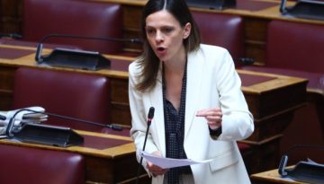 Αχτσιόγλου: Συσπείρωση δυνάμεων για να μην δοθεί τρίτη θητεία στην κυβέρνηση Μητσοτάκη