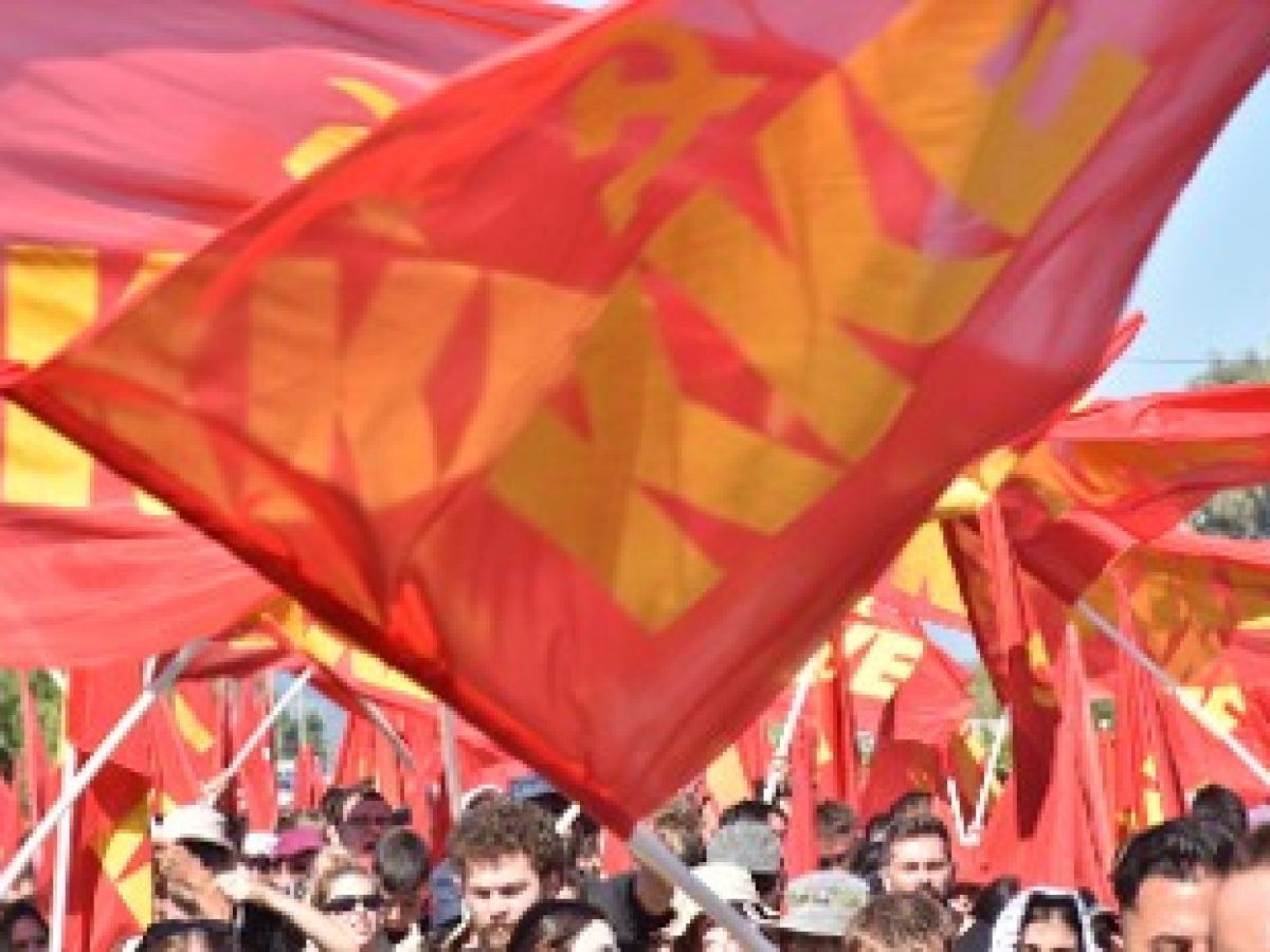 ΑΓΩΝΙΣΤΙΚΑ ΚΑΙ ΑΙΣΙΟΔΟΞΑ ΥΠΟΔΕΧΟΜΑΣΤΕ ΤΟ 2026: Στον κόσμο που φλέγεται ο λαός μπορεί να γίνει πρωταγωνιστής για την ανατρ