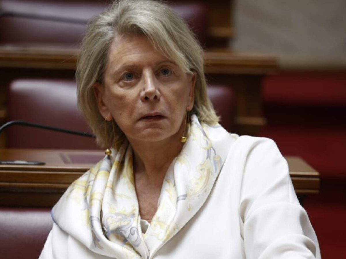 Ακρίτα σε Φαραντούρη μετά τη διαγραφή του από την ευρωομάδα του ΣΥΡΙΖΑ: «Την έδρα πίσω, Νικολάκη»