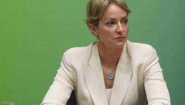 Αλεξάνδρα Σδούκου: Διάλογος με αγρότες, όχι με υβριστές