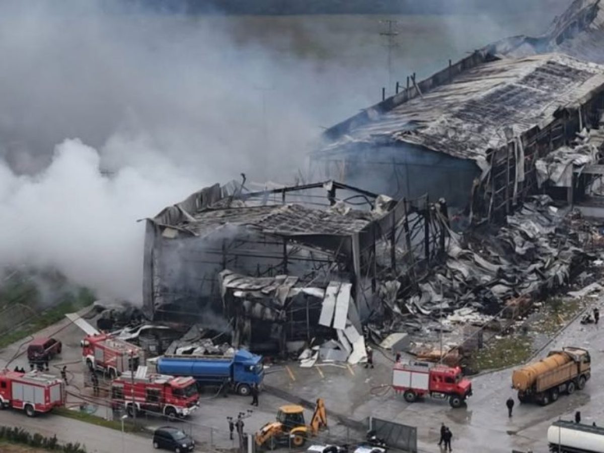 Ανάρτηση του Υπουργού Δημήτρη Παπαστεργίου για τις άδειες που συνέταξε στη «Βιολάντα»