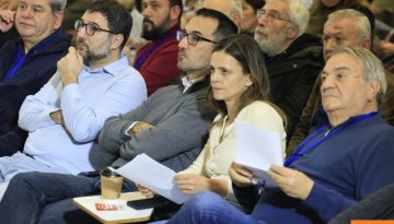 Αναβολή στη ρήξη στο συνέδριο της Νέας Αριστεράς: Με δύο γραμμές και μια Πολιτική Απόφαση χαμένη στη μετάφραση λόγω… Τσ
