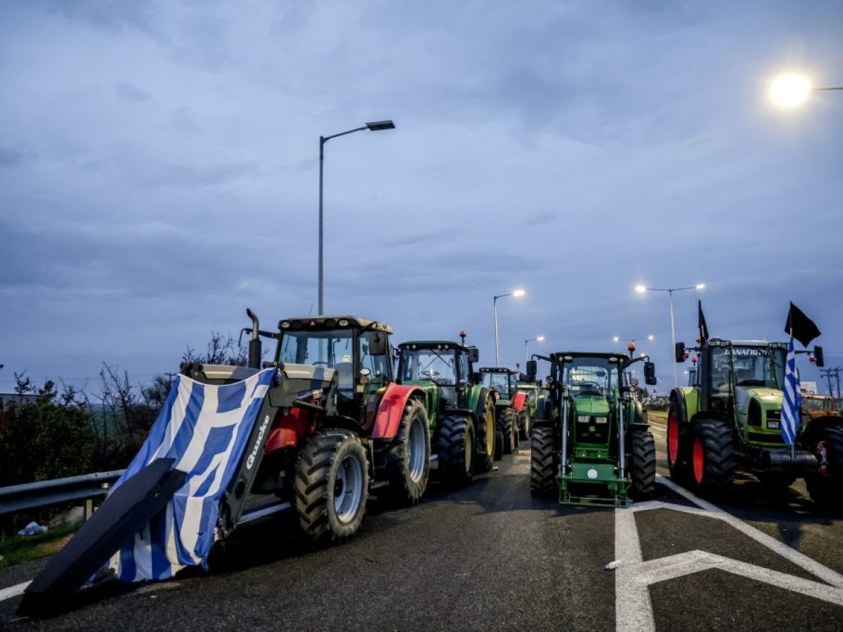 Αναβρασμός στα μπλόκα: Κομμένη στα δύο η Ελλάδα για 48 ώρες – Οι όροι της κυβέρνησης για συνάντηση στο Μαξίμου