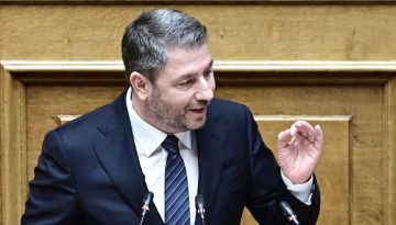 Ανδρουλάκης: Μητσοτάκης και Γεραπετρίτης να αποδοκιμάσουν Λαζαρίδη για τα περί «γκριζαρίσματος»