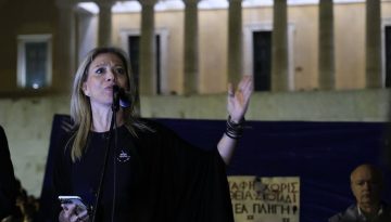 Ανθοδέσμες για την Καρυστιανού