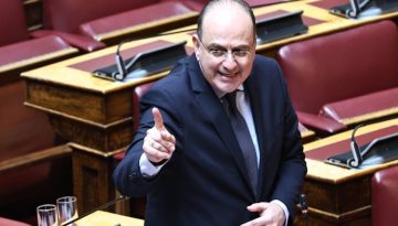 Ατόπημα Λαζαρίδη στη Βουλή: «Το ΠΑΣΟΚ «γκριζάρισε» τα Ίμια»