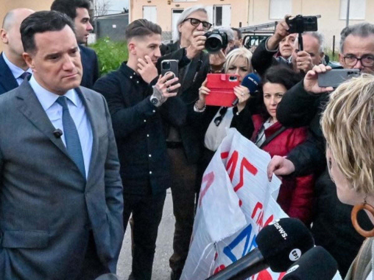 Ά&rho;&gamma;&omicron;&sigmaf;: &Sigma;&tau;&epsilon;&lambda;έ&chi;&eta; &tau;&omicron;&upsilon; &Kappa;&Kappa;&Epsilon; &delta;&iota;&alpha;&delta;ή&lambda;&omega;&nu;&alpha;&nu; &sigma;&tau;&omicron; &nu;&omicron;&sigma;&omicron;&kappa;&omicron;&mu;&epsilon;ί&omicron; &tau;&eta;&sigmaf; &pi;ό&lambda;&eta;&sigmaf; &gamma;&iota;&alpha; &tau;&eta;&hellip; &phi;&rho;&epsilon;&gamma;ά&tau;&alpha; &Kappa;ί&mu;&omega;&nu; &ndash; &Omicron; &delta;&iota;ά&lambda;&omicron;&gamma;&omicron;&sigmaf; &pi;&omicron;&upsilon; &epsilon;ί&chi;&alpha;&nu; &mu;&epsilon; &tau;&omicron;&nu; Ά&delta;&omega;&nu;&iota; &Gamma;&epsilon;