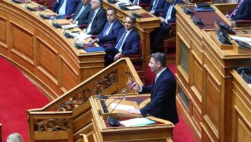 &Alpha;&nu;&delta;&rho;&omicron;&upsilon;&lambda;ά&kappa;&eta;&sigmaf; &sigma;&epsilon; &Mu;&eta;&tau;&sigma;&omicron;&tau;ά&kappa;&eta;: &Eta; &pi;&omicron;&lambda;&iota;&tau;&iota;&kappa;ή &sigma;&omicron;&upsilon; &upsilon;&pi;&omicron;&nu;&omicron;&mu;&epsilon;ύ&epsilon;&iota; &epsilon;&upsilon;&theta;έ&omega;&sigmaf; &tau;&eta;&nu; &epsilon;&nu;&epsilon;&rho;&gamma;&epsilon;&iota;&alpha;&kappa;ή &alpha;&sigma;&phi;ά&lambda;&epsilon;&iota;&alpha; &tau;&eta;&sigmaf; &chi;ώ&rho;&alpha;&sigmaf;