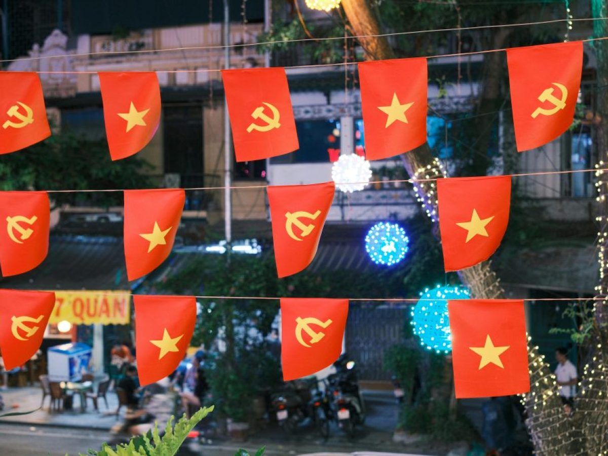 Γιατί πολλές χώρες έχουν απαγορεύσει τα κομμουνιστικά κόμματα;