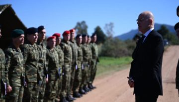 Eπίσκεψη Δένδια από το Κέντρο Εκπαίδευσης Νεοσυλλέκτων στον Αυλώνα