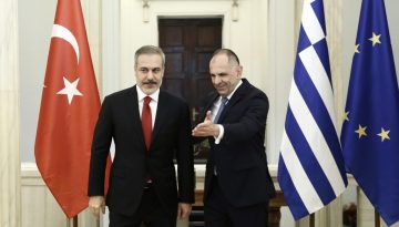 Τι απαντάει ο Γεραπετρίτης για τη συνάντηση Μητσοτάκη – Ερντογάν