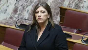 Kαταγγελίες από υπάλληλο της Πλεύσης Ελευθερίας για «απλήρωτους μισθούς» και «εργασιακό μπούλινγκ» από την Κωνσταντοπούλο