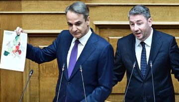 Live: Πολιτική αντιπαράθεση στη Βουλή μεταξύ Μητσοτάκη – Ανδρουλάκη