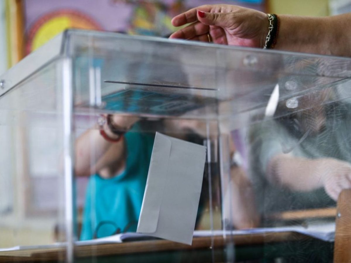 Metron Analysis: Εκλογές στην «ομίχλη» λόγω αδιευκρίνιστης ψήφου – Μοναδικός αντίπαλος της ΝΔ η Καρυστιανού