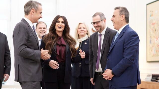 O-papastavrou-i-enteka-mines