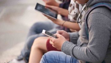 Reuters: H Ελλάδα είναι έτοιμη για απαγόρευση των social media σε παιδιά κάτω των 15 ετών