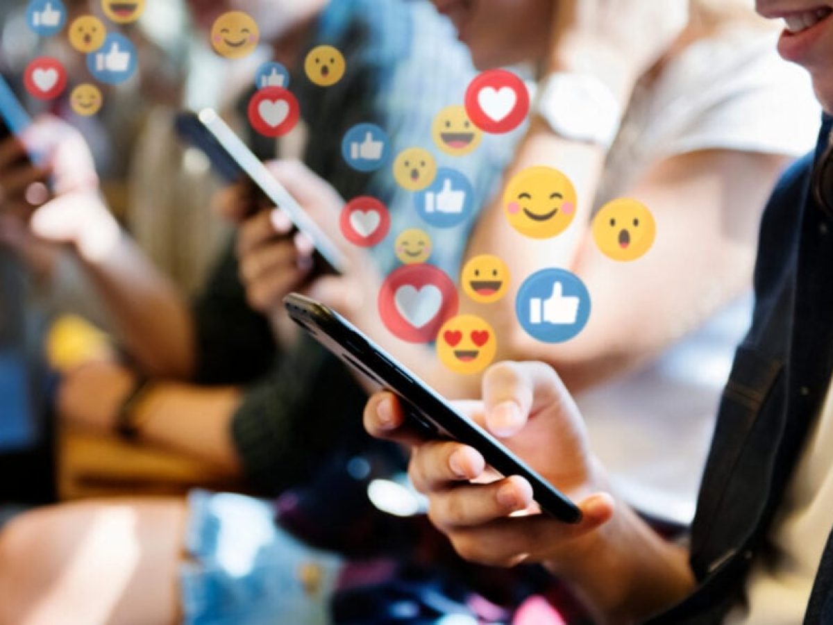 Reuters: Προς απαγόρευση και στην Ελλάδα τα social media για τα παιδιά κάτω των 15 ετών