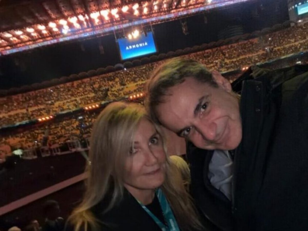 Selfie Μητσοτάκη – Μαρέβας στους Χειμερινούς Ολυμπιακούς Αγώνες με σπόντα για τη βροχή