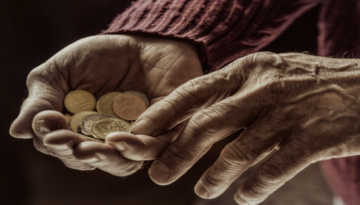 Αύξηση στους συνταξιούχους 0,58 λεπτά τη μέρα