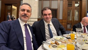 Χαμόγελα και συζητήσεις Πιερρακάκη – Φιντάν στο δείπνο της Άγκυρας