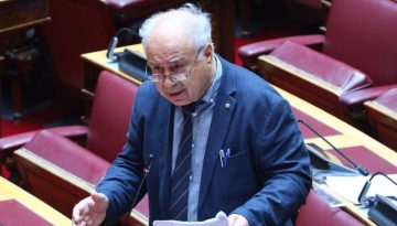 Χάνει έδρα το ΠΑΣΟΚ: Στους 32 η ΚΟ μετά τη διαγραφή Παρασκευαΐδη – Ο ρόλος του Δουδωνή
