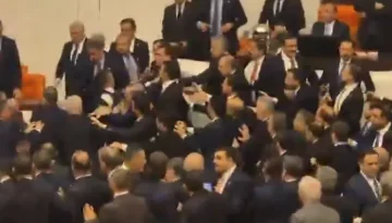 Χάος στην τουρκική Εθνοσυνέλευση! Μπουνιές και τραυματισμοί για την ορκωμοσία του νέου υπουργού Δικαιοσύνης