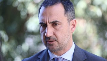 &Chi;&alpha;&rho;ί&tau;&sigma;&eta;&sigmaf;: &Eta; &sigma;&eta;&mu;&epsilon;&rho;&iota;&nu;ή &delta;&iota;&kappa;&alpha;&sigma;&tau;&iota;&kappa;ή &alpha;&pi;ό&phi;&alpha;&sigma;&eta; &gamma;&iota;&alpha; &tau;&iota;&sigmaf; &upsilon;&pi;&omicron;&kappa;&lambda;&omicron;&pi;έ&sigmaf; &alpha;&phi;ή&nu;&epsilon;&iota; έ&kappa;&theta;&epsilon;&tau;&eta; &tau;&eta;&nu; &kappa;&upsilon;&beta;έ&rho;&nu;&eta;&sigma;&eta;