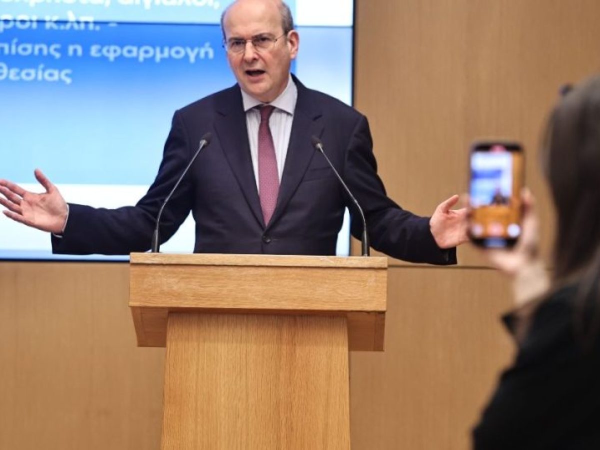 Χατζηδάκης: Κάποιοι έχουν ξεπεράσει κάθε όριο και δεν έχουν ντροπή γι’ αυτά που γράφουν