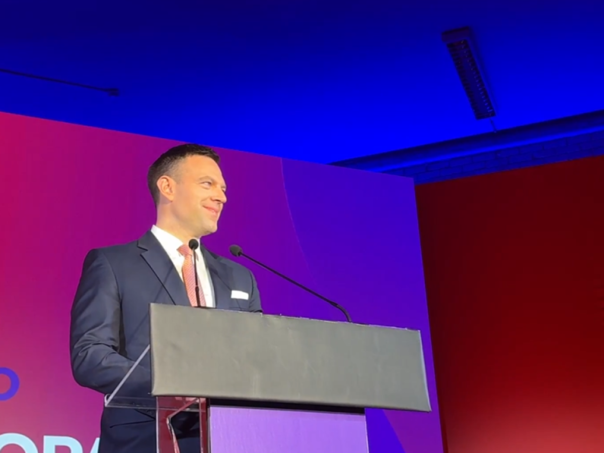 «Δεν με τελείωσαν»: Μηνύματα Κασσελάκη από το ΣΕΦ – Προτείνει αλλαγή ονόματος του Κινήματος Δημοκρατίας