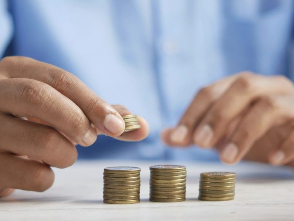 Δεν βγαίνει ο μήνας ούτε για μικρομεσαίους