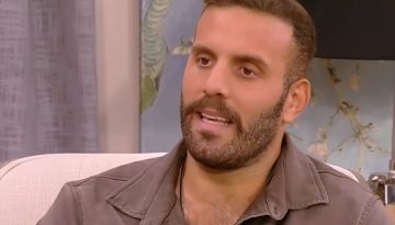&Delta;&iota;&alpha;&gamma;&rho;ά&phi;&eta;&kappa;&epsilon; &alpha;&pi;ό &tau;&omicron;&nu; &Sigma;&Upsilon;&Rho;&Iota;&Zeta;&Alpha; &omicron; &Pi;&alpha;&pi;&pi;ά&sigmaf; &mu;&epsilon;&tau;ά &tau;&omicron; &epsilon;&pi;&epsilon;&iota;&sigma;ό&delta;&iota;&omicron; &mu;&epsilon; &tau;&omicron;&nu; &delta;&eta;&mu;&omicron;&sigma;&iota;&omicron;&gamma;&rho;ά&phi;&omicron;