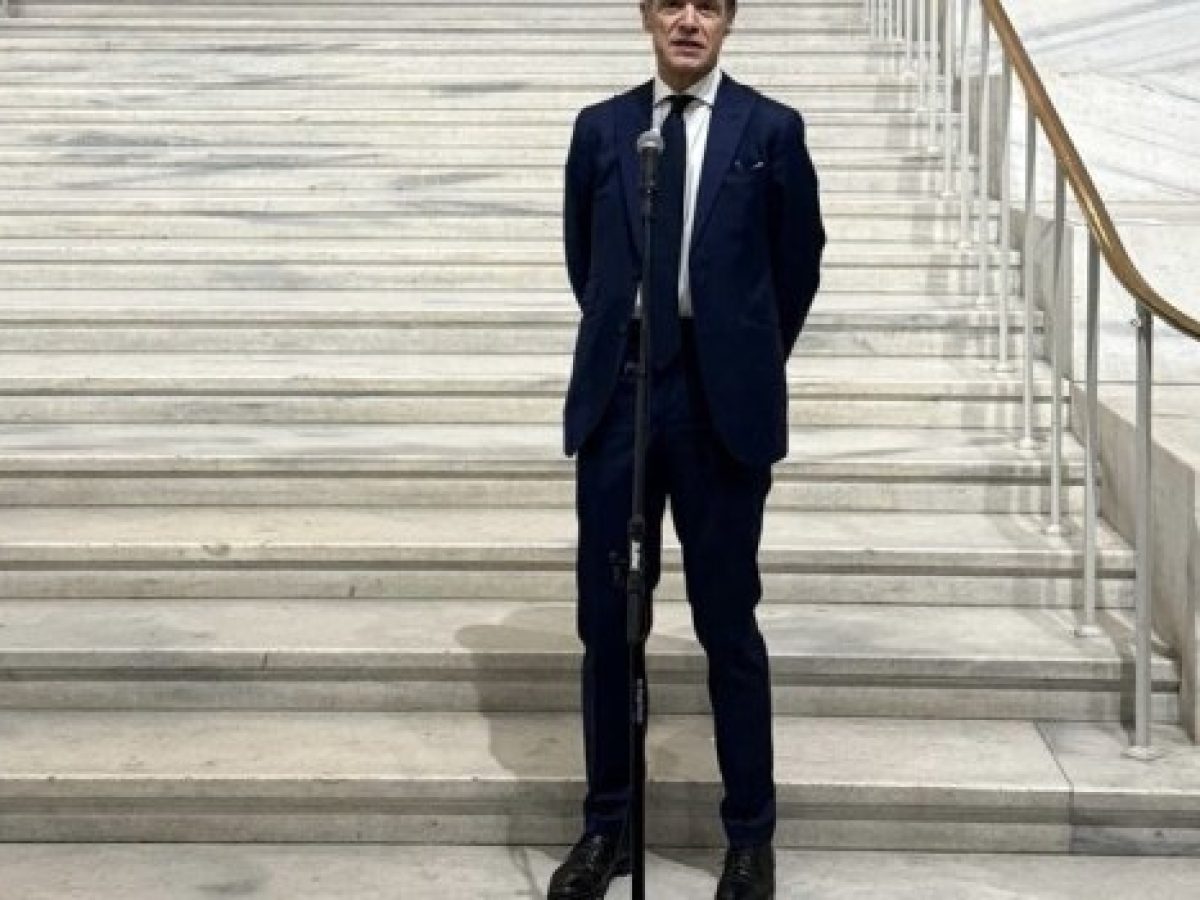 Διαπιστευτήρια Αλεξανδρίδη στον Τραμπ: Οι διμερείς σχέσεις, η επιθυμία επίσκεψης στην Ελλάδα και ένα δώρο