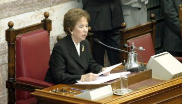 &Delta;&eta;&mu;&omicron;&sigma;ί&alpha; &delta;&alpha;&pi;ά&nu;&eta; &eta; &kappa;&eta;&delta;&epsilon;ί&alpha; &tau;&eta;&sigmaf; Ά&nu;&nu;&alpha;&sigmaf; &Psi;&alpha;&rho;&omicron;ύ&delta;&alpha; &ndash; &Mu;&pi;&epsilon;&nu;ά&kappa;&eta;: &Tau;&omicron; &alpha;&nu;&tau;ί&omicron; &alpha;&pi;ό &tau;&omicron;&nu; &pi;&omicron;&lambda;&iota;&tau;&iota;&kappa;ό &kappa;ό&sigma;&mu;&omicron;