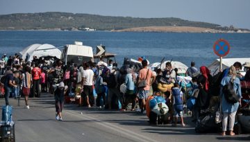 &Delta;&eta;&mu;&omicron;&sigma;&kappa;ό&pi;&eta;&sigma;&eta; Metron Analysis: &Phi;&omicron;&beta;&iota;&kappa;&omicron;ί &omicron;&iota; Έ&lambda;&lambda;&eta;&nu;&epsilon;&sigmaf; &alpha;&pi;έ&nu;&alpha;&nu;&tau;&iota; &sigma;&tau;&eta; &mu;&epsilon;&tau;&alpha;&nu;ά&sigma;&tau;&epsilon;&upsilon;&sigma;&eta;