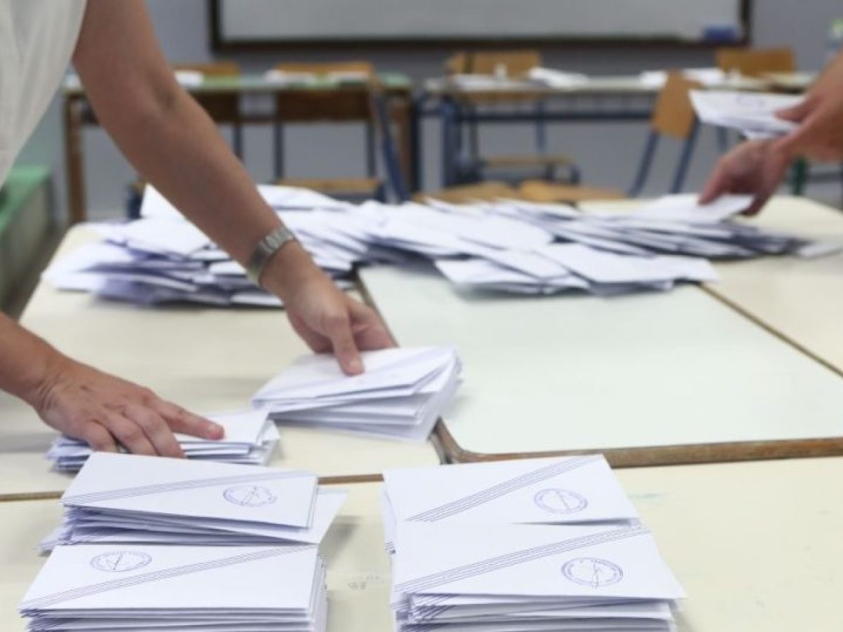 Δημοσκόπηση RealPolls: Μεγάλο προβάδισμα της ΝΔ, ντέρμπι ΠΑΣΟΚ με Πλεύση- “Ξεφουσκώνει” η Καρυστιανού