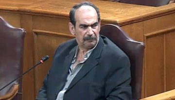 &Delta;ί&omega;&xi;&eta; &gamma;&iota;&alpha; &alpha;&pi;&epsilon;ί&theta;&epsilon;&iota;&alpha; &sigma;&epsilon; &beta;ά&rho;&omicron;&sigmaf; &tau;&omicron;&upsilon; &Gamma;&iota;ώ&rho;&gamma;&omicron;&upsilon; &Xi;&upsilon;&lambda;&omicron;ύ&rho;&eta; &ndash; &Sigma;&tau;&omicron; &epsilon;&delta;ώ&lambda;&iota;&omicron; &sigma;&tau;&iota;&sigmaf; 30 &Mu;&alpha;&rho;&tau;ί&omicron;&upsilon; &omicron; &laquo;&Phi;&rho;&alpha;&pi;έ&sigmaf;&raquo;