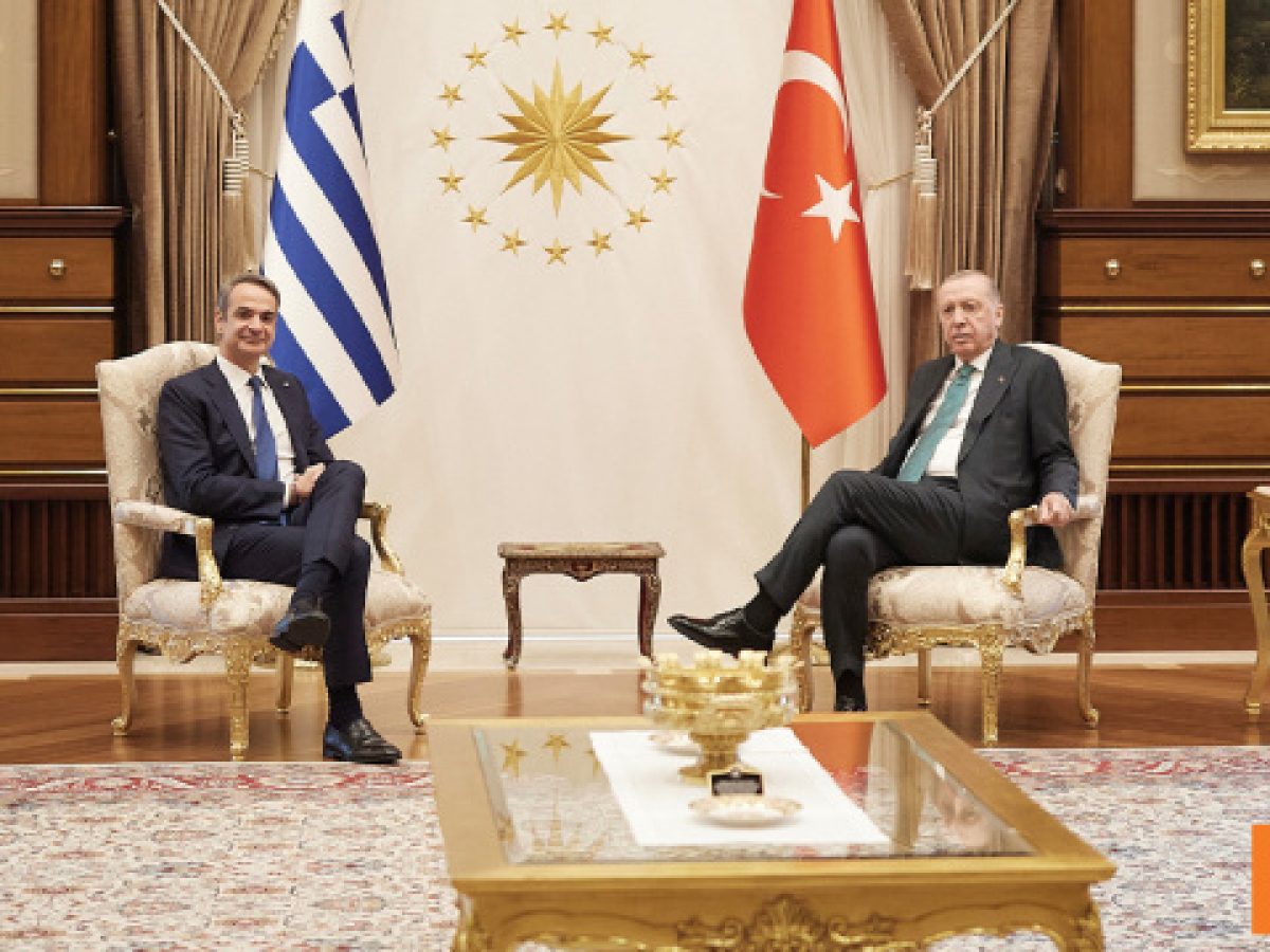 Εφ’ όλης της ύλης η κατ’ ιδίαν συνάντηση Μητσοτάκη- Ερντογάν, κράτησε μιάμιση ώρα – Αναμένονται οι κ