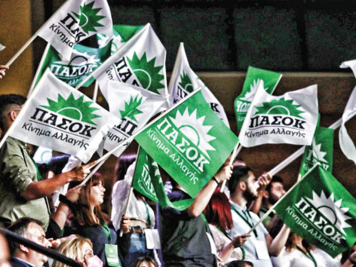 “Εμπόλεμη” ζώνη το ΠΑΣΟΚ: Δεν κοπάζουν οι αντιδράσεις για τις καρατομήσεις – Στο στόχαστρο ο γραμματ