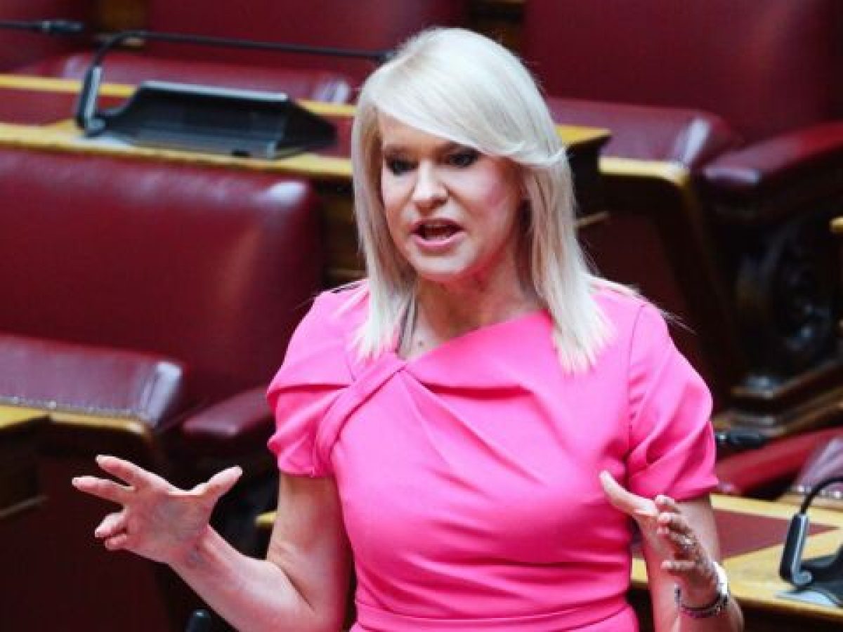 Οι “εξετάσεις” της Τζάκρη στην… Καρυστιανού και οι “μάχες” χωρίς να κρατά κανένα πρόσχημ
