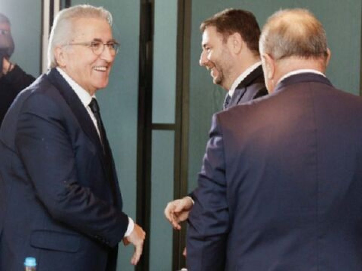 &Eta; &ldquo;&kappa;ό&nu;&tau;&rho;&alpha;&rdquo; &Pi;&alpha;&nu;&alpha;&gamma;ό&pi;&omicron;&upsilon;&lambda;&omicron;&upsilon; &kappa;&alpha;&iota; &Alpha;&nu;&delta;&rho;&omicron;&upsilon;&lambda;ά&kappa;&eta; &kappa;&alpha;&iota; &eta; &sigma;&upsilon;&nu;&delta;&iota;&kappa;&alpha;&lambda;&iota;&sigma;&tau;&iota;&kappa;ή &omicron;&rho;&gamma;ά&nu;&omega;&sigma;&eta; &sigma;&epsilon; &delta;ί&nu;&eta;