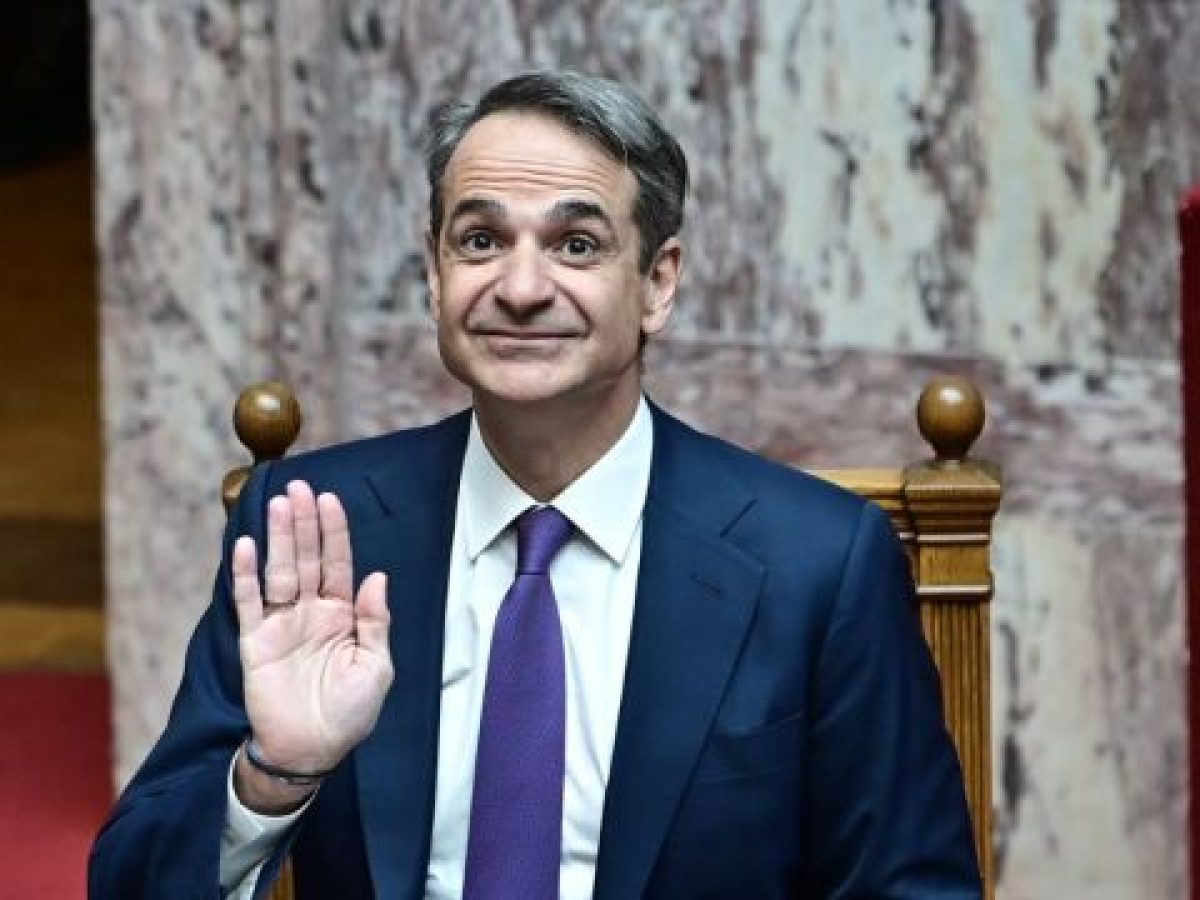 Μητσοτάκης στον Παρασύρη του ΠΑΣΟΚ: “Δεν μετακομίζετε λίγο στο ΚΚΕ;”