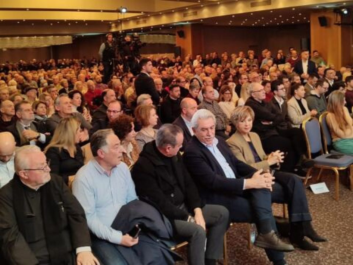 Παρουσίαση βιβλίου Αλέξη Τσίπρα στα Ιωάννινα: Η παρουσία Γεροβασίλη στην πρώτη σειρά και τα μηνύματα μετά τον