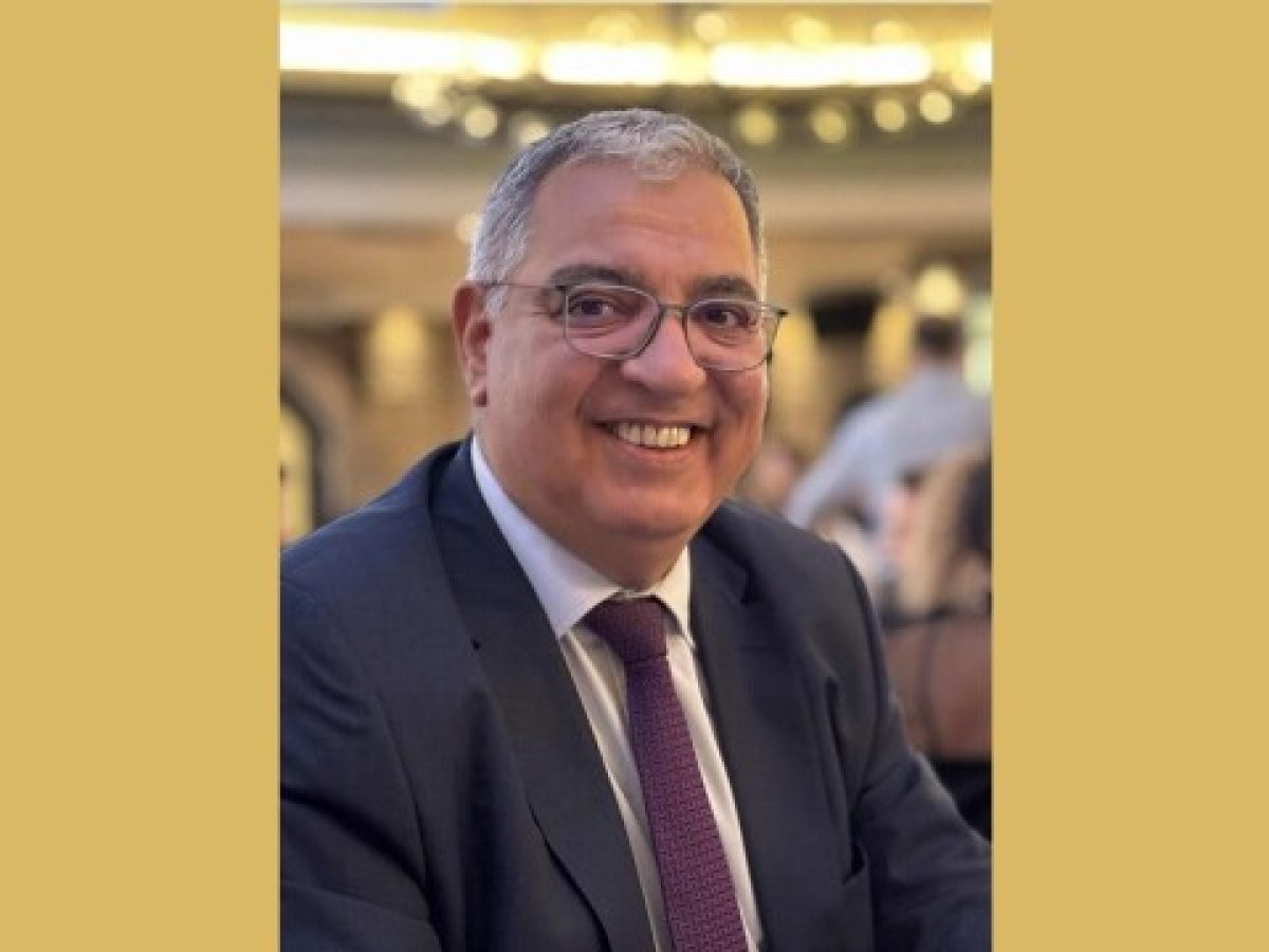 ΠΑΣΟΚ: Επιμένει το μέλος της Επιτροπής Διεύρυνσης και “πυροβολεί” εκ νέου τον Βενιζέλο για τη συγκυβ