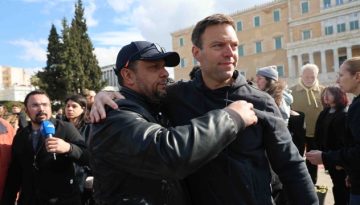 Συλλαλητήριο για την Τραγωδία των Τεμπών στο Σύνταγμα: Ποιοι πολιτικοί έδωσαν το “παρών” (Εικόνες)&l